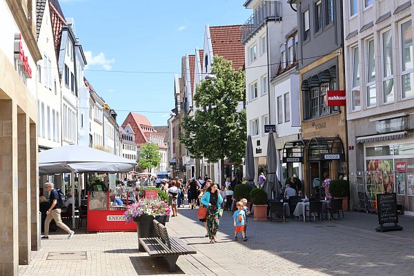 Ladenbetreiber monieren, dass sich in der Obernstraße vermehrt Bettler und Obdachllose aufhalten. Das Sicherheitsgefühl sei dadurch gemindert. - © Marco Hilla