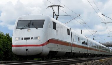 30.000 Unterschriften gegen ICE-Schnelltrassen übergeben | NRW