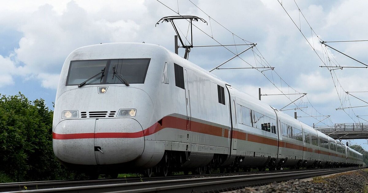 30.000 Unterschriften gegen ICE-Schnelltrassen übergeben | NRW