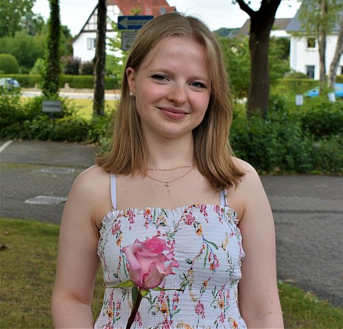 Maria Melnikov hat ihr Fachabitur mit einer 1,0 im Notendurchschnitt abgeschlossen. Sie beginnt nach den Sommerferien eine Ausbildung als Industriekauffrau bei Hörmann. - © Ekkehard Hufendiek