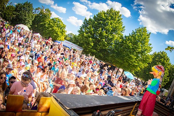 Die 20. Wackelpeter-Auflage im Ravensberger Park - die Stimmung 2022 hätte nicht besser sein können. - © Mike-Dennis Müller