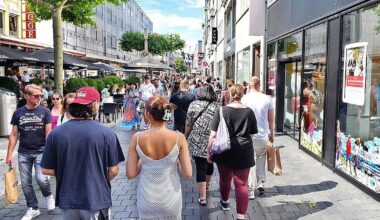 Polizei Bielefeld warnt: Betrüger täuschen in der Innenstadt Notlage vor