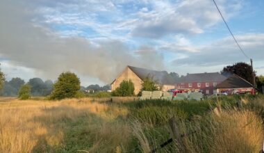 FW-DO: Scheunenbrand in Dortmund-Scharnhorst - Brandbekämpfung dauert derzeit noch an