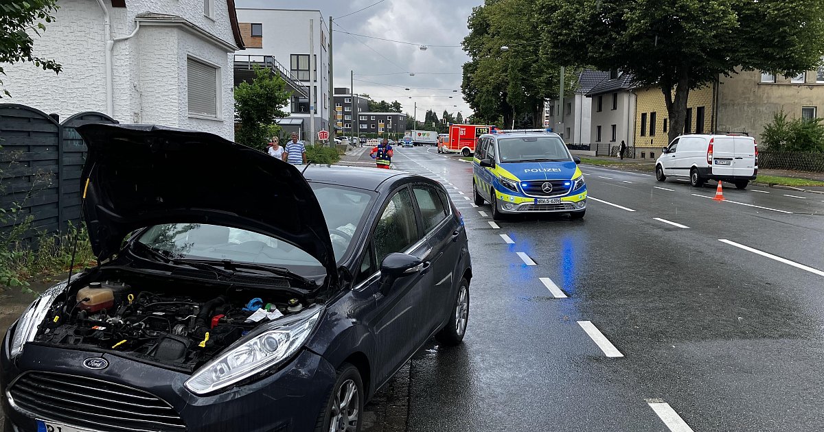 Stau im Bielefelder Osten – drei Personen bei Verkehrsunfall schwer verletzt