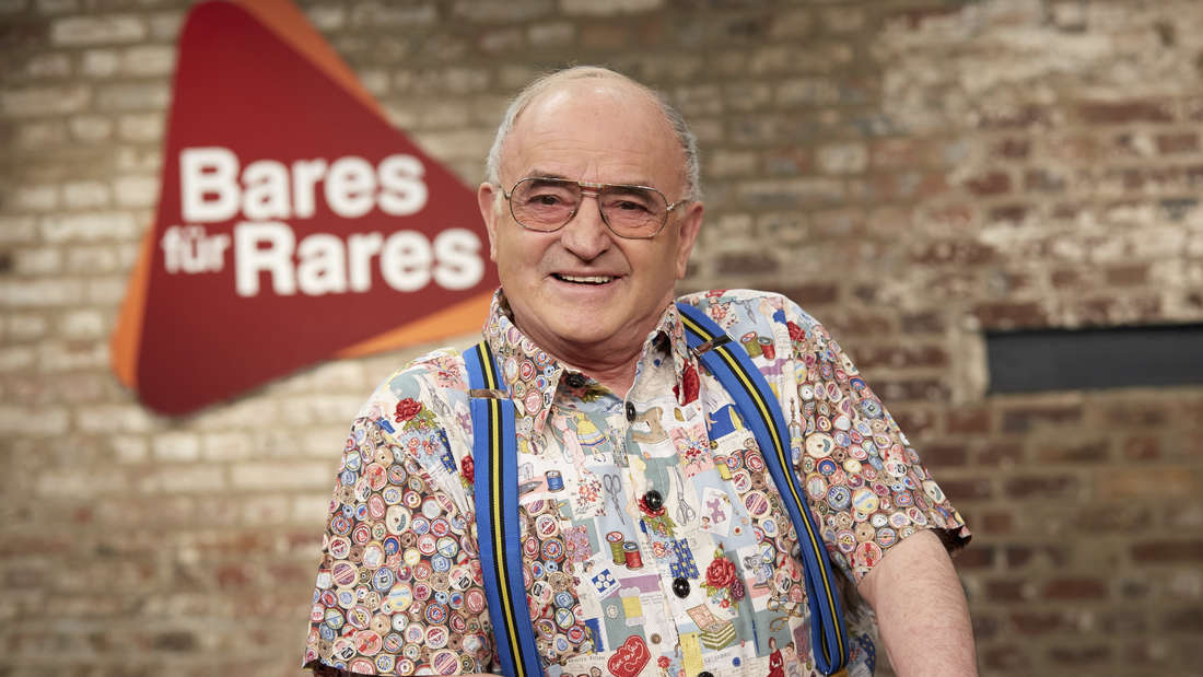 „Bares für Rares“-Kult-Händler Ludwig Hofmaier ist mittlerweile in Rente. Er hörte 2020 bei der ZDF-Trödelshow auf. Zu Flohmärkten fuhr „Handstand-Lucki“ viele Jahre mit einem Wohnmobil, ehe das Fahrzeug 2019 auf einer Autobahn-Raststätte abbrannte. 