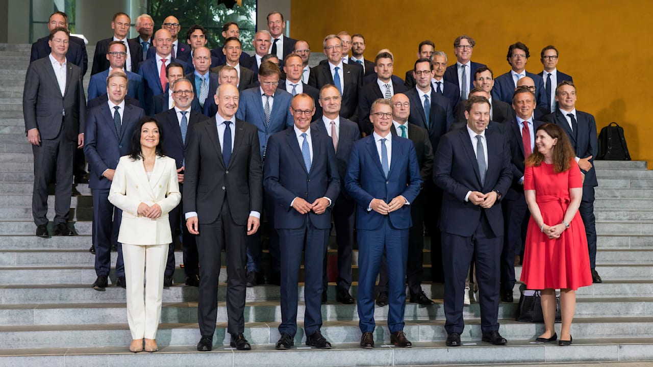 Wirtschafts-Gipfel: So sollen aus 631 Milliarden Euro Billionen werden | Politik