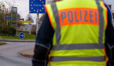 Die Bundespolizei verhindert eine Schleusung mit einem Kleintransporter. (Symbolbild) Foto: picture alliance / dpa