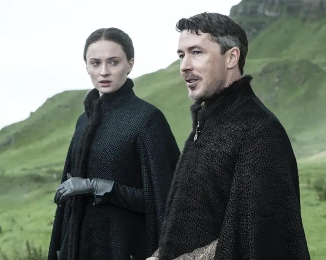 Sophie Turner als Sansa Stark und Aidan Gillen als Petyr Baelish in der Serie „Game of Thrones“ von HBO.