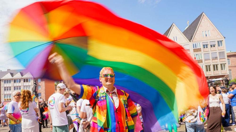 Nordlicht mit Regenbogen-Faible: Olaf reiste von der Ostseeküste zum CSD nach Frankfurt.