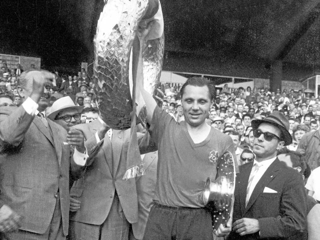 Er hatte Strahlkraft, weil er nie strahlen wollte: Max Morlock, 1961 mit der Meisterschale