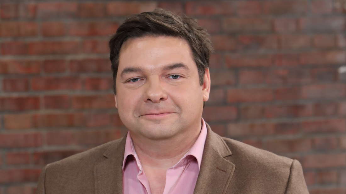 Bei „Bares für Rares“ (ZDF) ist Daniel Meyer in aus Münster seit 2014 als Händler dabei. 