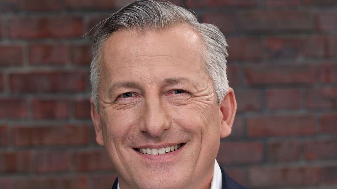 Bei „Bares für Rares“ (ZDF) ist Markus Wildhagen aus Düsseldorf seit 2016 als Händler dabei. 