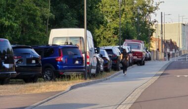 “Sweet Home Alabama” … Konzert von Lynyrd Skynyrd auf der Peißnitz und Lange Nacht der Wissenschaften sorgen für überfüllte Straßenbahnen, Grünstreifen und Fußwege am Rennbahnkreuz zugeparkt