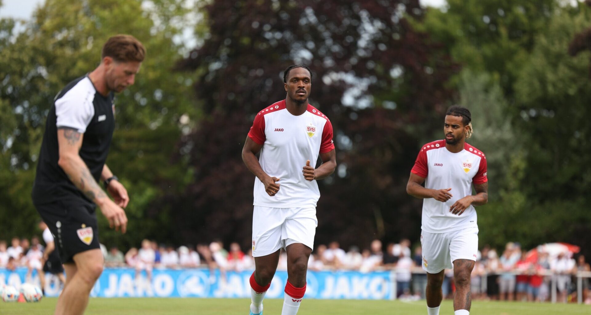 Das Ende der Leidenszeit? VfB-Abwehrkante Dan-Axel Zagadou zurück auf dem Rasen - News über den VfB Stuttgart