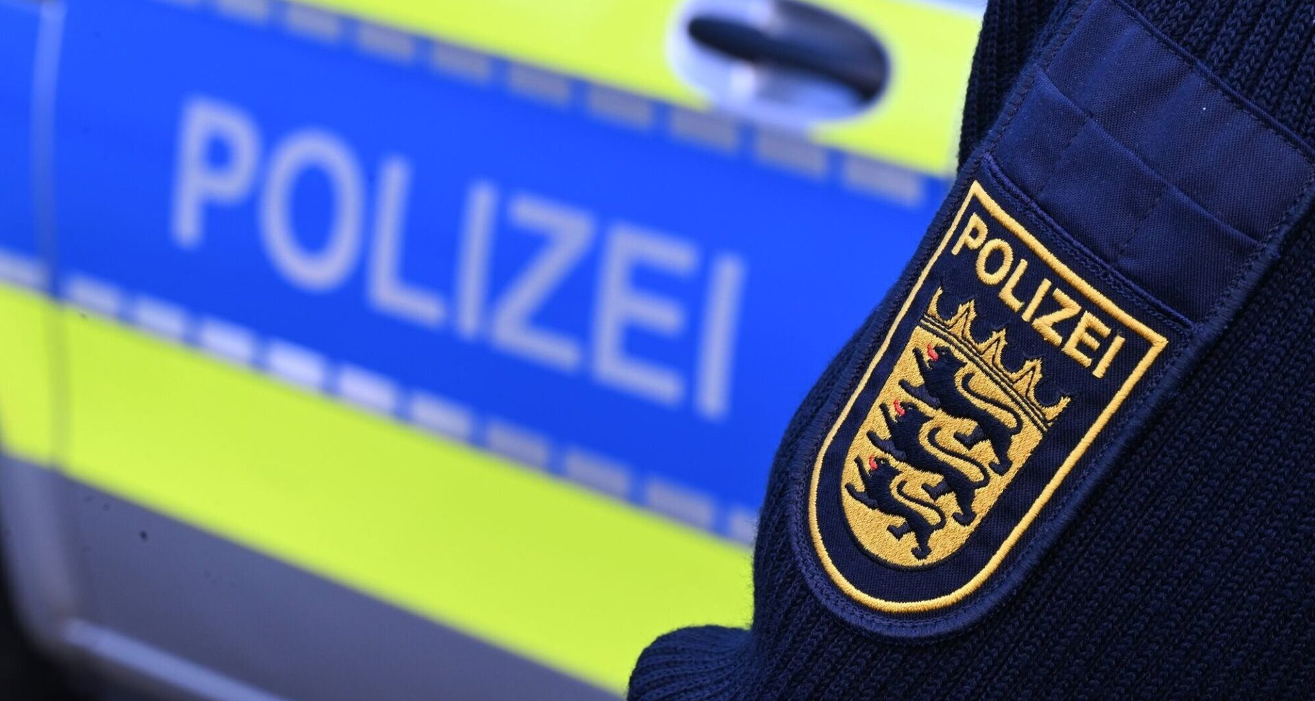 Kreis Karlsruhe: 91-Jährige wird eingeklemmt und von Bus mitgeschleift - Baden-Württemberg
