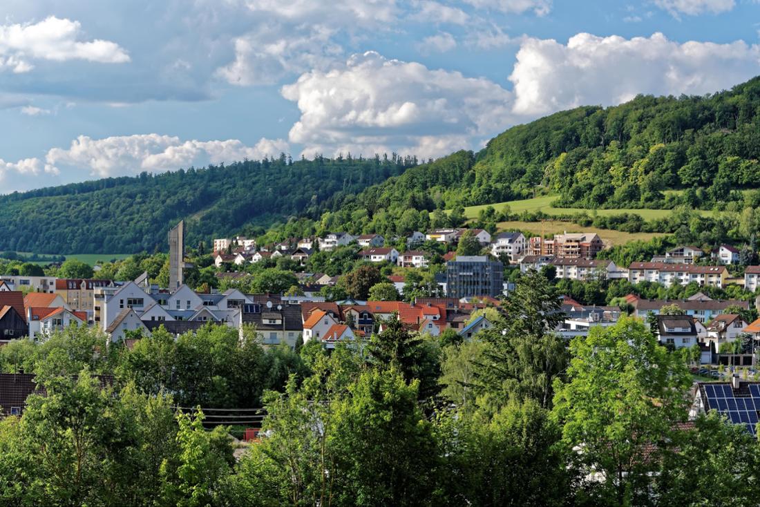 Blick auf die Stadt Oberkochen, Ostalbkreis, Baden-Württemberg. 