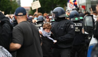 Nahost - Gewalt und Festnahmen bei Palästina-Demo in Berlin - Politik