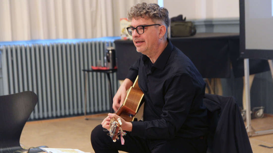 Christian Seltmann konnte die Kinder in de Stadtbücherei schnell begeistern.