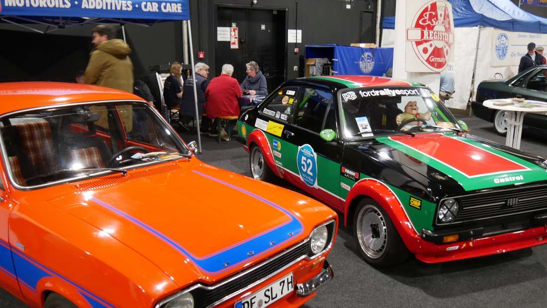 Die Ford-Rallye-Autos waren mit ihrer auffälligen Lackierung ein echter Blickfang.