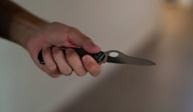 Jugendlicher (16) geht im Landkreis Augsburg mit Messer auf 20-Jährigen los