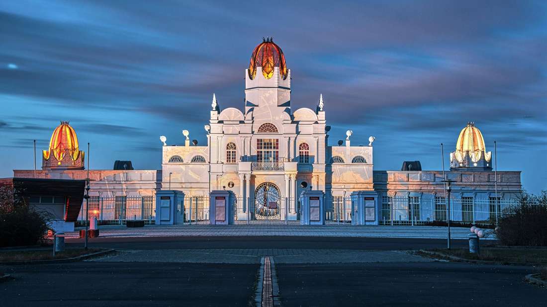 Eingangsbereich des Freizeitparks Belantis – einer der spannendsten Orte Deutschlands.