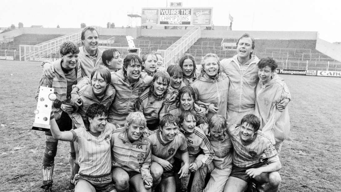 1984 Schweden: Bei der Turnier-Premiere 1984 setzten sich die Schwedinnen im Elfmeterschießen mit 4:3 gegen England durch