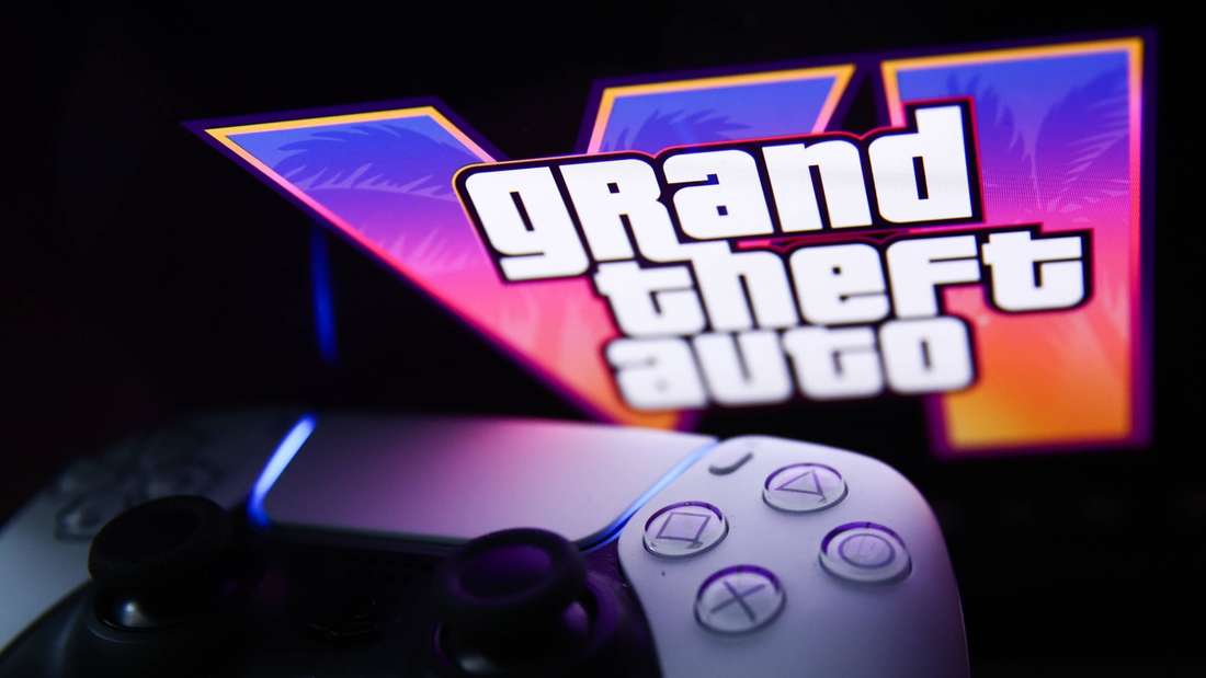 Spielcontroller vor GTA 6 Bildschirm. 