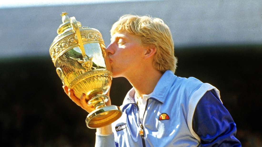 Mit gerade mal 17 Jahren gewinnt Boris Becker als erster deutscher Spieler und jüngster Wimbledon-Sieger aller Zeiten das prestigeträchtigste Tennisturnier – ein historischer Moment für den Sport.