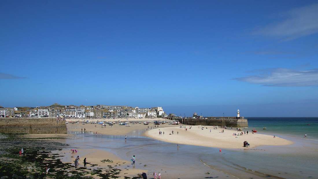 Badeort St. Ives an der Küste von Cornwall