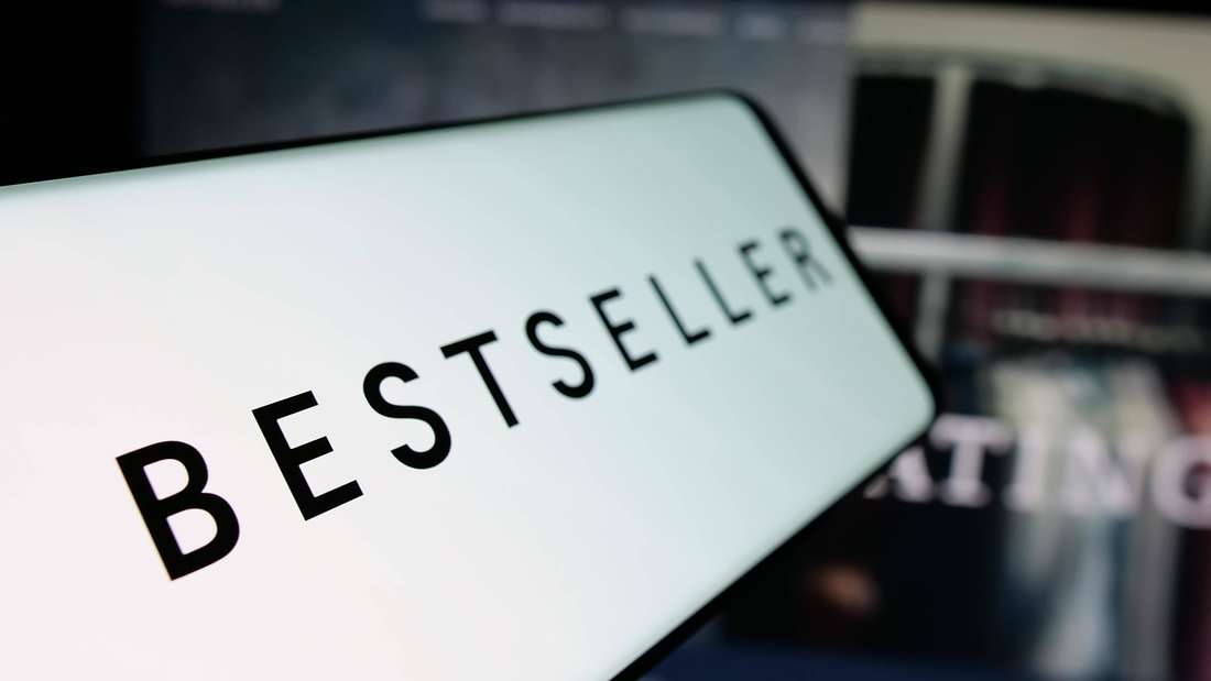 Der Schriftzug „Bestseller“ auf einem Smartphone (Symbolbild)