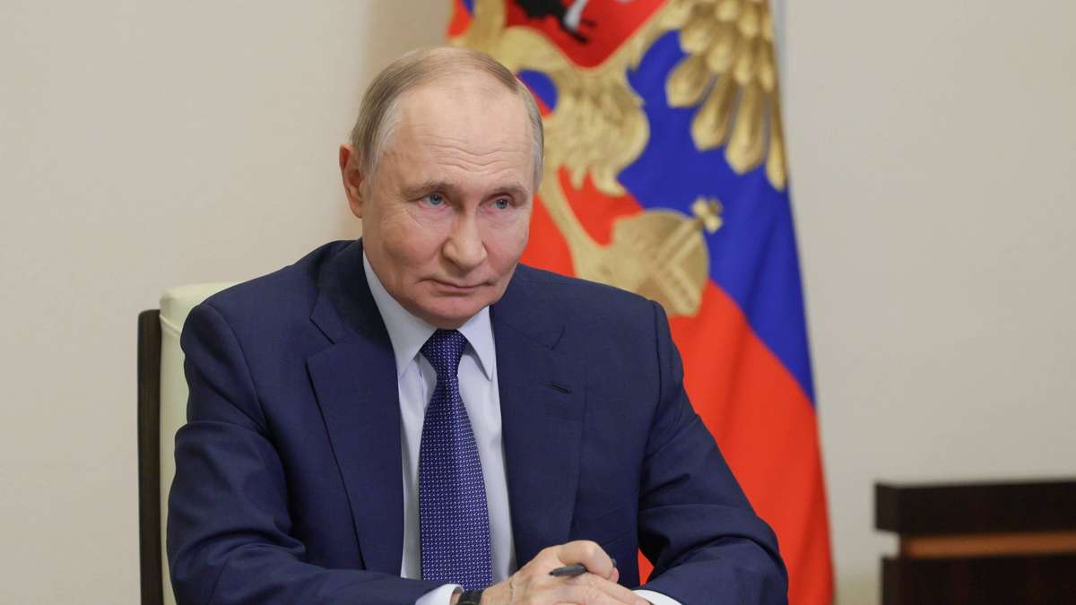 Wladimir Putin schickt angeblich Panzerzüge an die Ukraine-Front