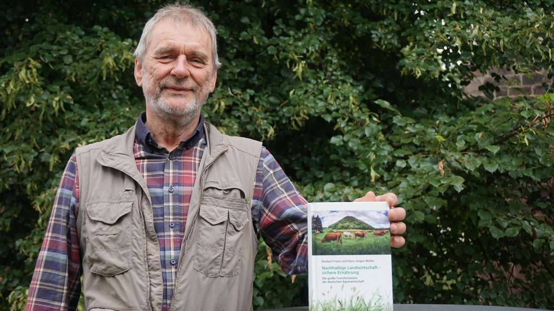 Stolz auf sein erstes Buch: Hans-Jürgen Müller aus Witzenhausen stellt die Inhalte am Mittwoch vor.
