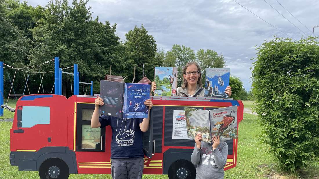 Bücherpatin Franziska Faulhaber mit ihren Kindern