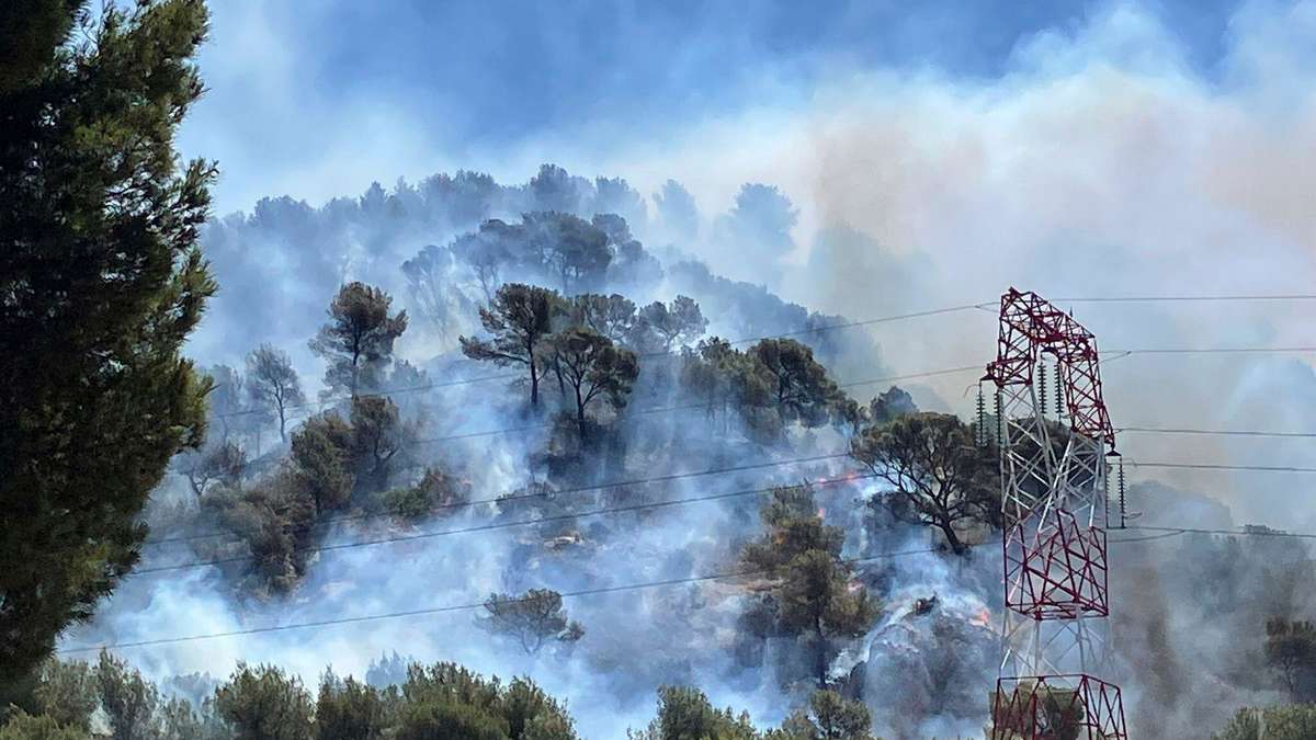 Marseille kämpft mit Flammen – Flughafen geschlossen