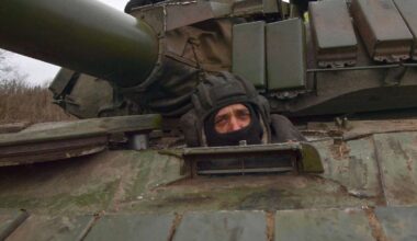 „Aus einem Horrorfilm“: Putin nutzt neuen Schildkrötenpanzer