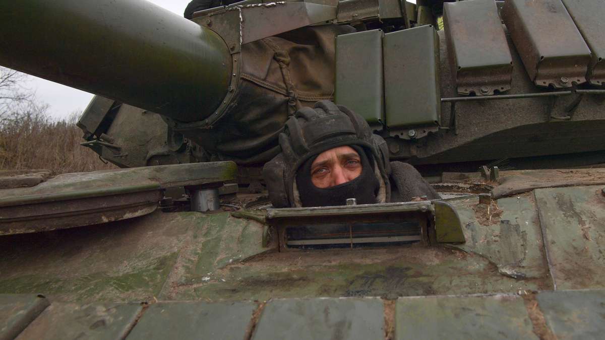 „Aus einem Horrorfilm“: Putin nutzt neuen Schildkrötenpanzer