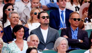 Leonardo DiCaprio zeigt sich – doch manche übersehen wohl, wer dahinter sitzt