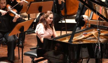 Anna Vinnitskaya und Jan Lisiecki in Wiesbaden – Zwei am Klavier, aber kein Dirigent