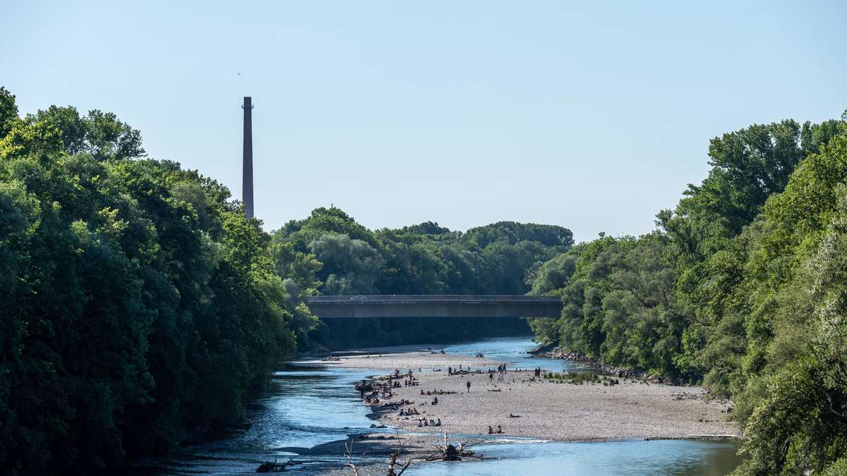 Duo gerät in Bayern in Wasserkraftwerk-Strömung: Mann muss gerettet werden