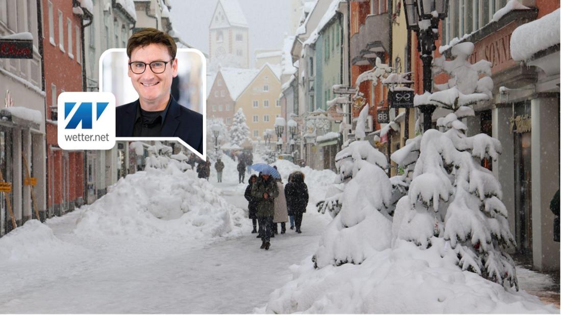 Schneemassen liegen in den Straßen der Altstadt von Füssen. Schnee und Eis haben im Süden Bayerns auf den Straßen und bei der Bahn für Chaos gesorgt.