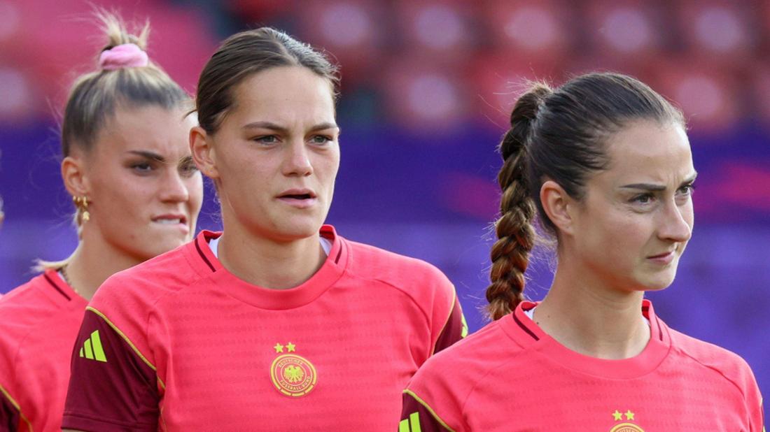 
Sara Däbritz (r.), hier neben Selina Cerci (l.) und Giovanna Hoffmann (m.), durfte sich bislang nur im Training wirklich zeigen. Im Viertelfinale der Frauen-EM könnte sie gegen Frankreich in die Startelf rücken.