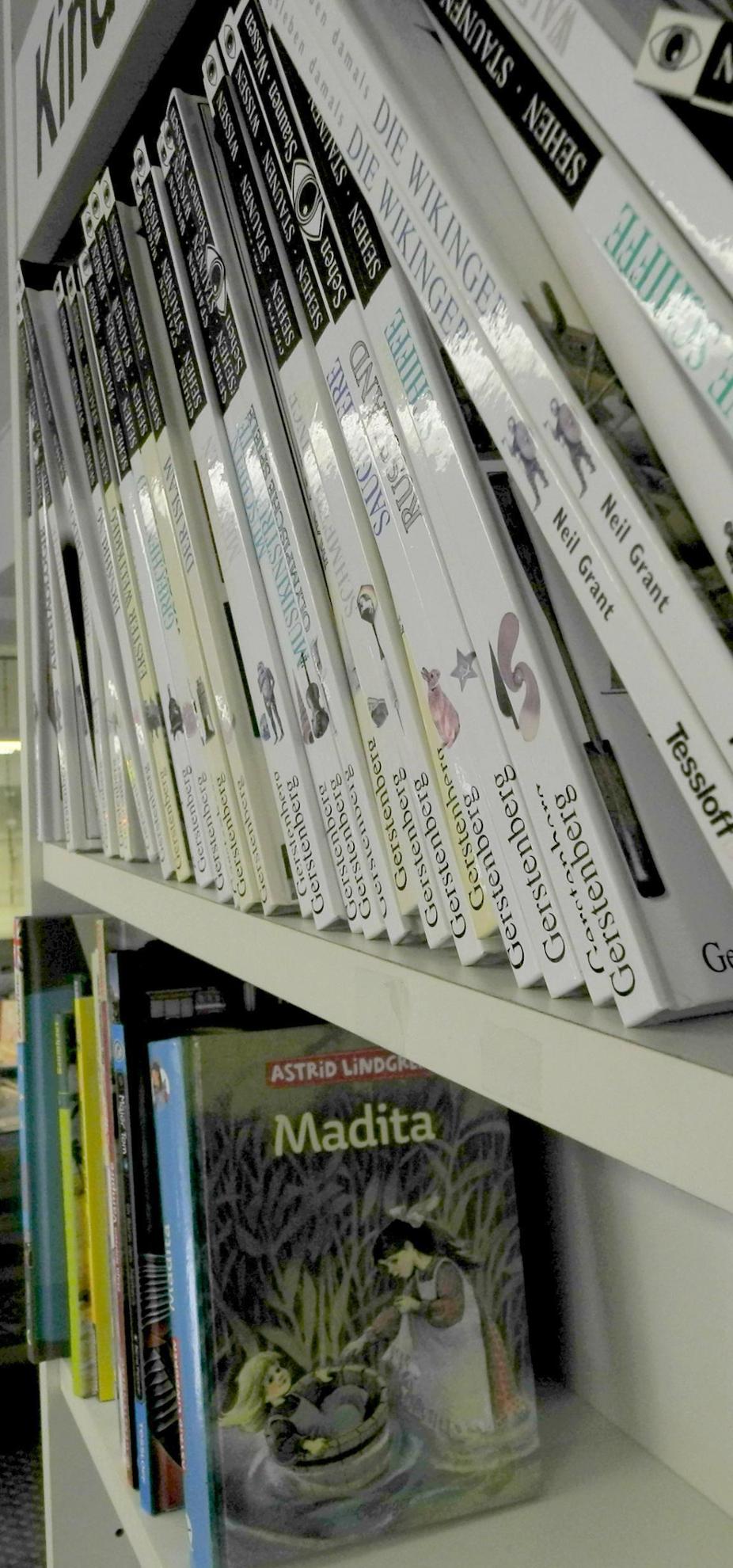 Noch stehen viele Bücher in den Regalen der Buchhandlung. Ein eventueller Nachfolger könnte sie übernehmen.