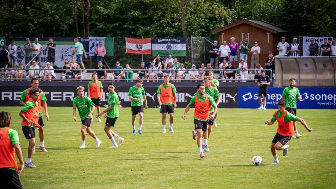 Vor zahlreichen Fans absolvierte Mönchengladbach am Samstag das erste Training in Rottach-Egern. 
