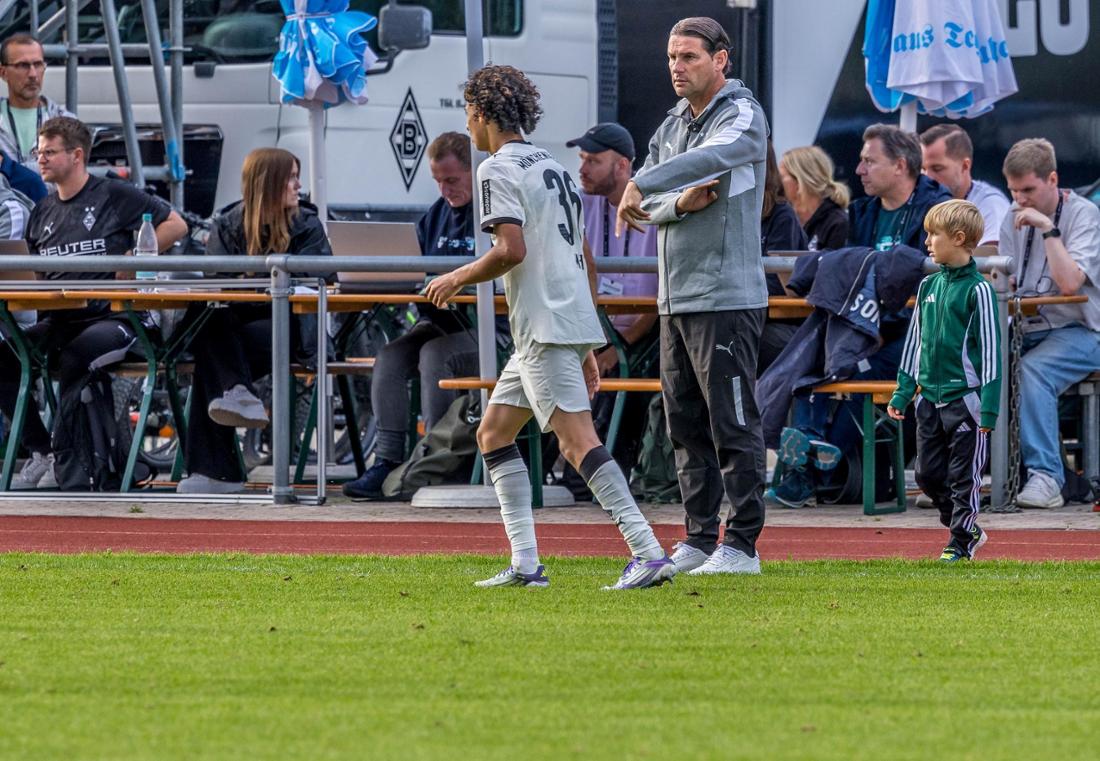 Testspiel Borrussia Mönchengladbach - FK Metalist 1925 CharkiwTrainer Borrussia Gerardo Seoane 