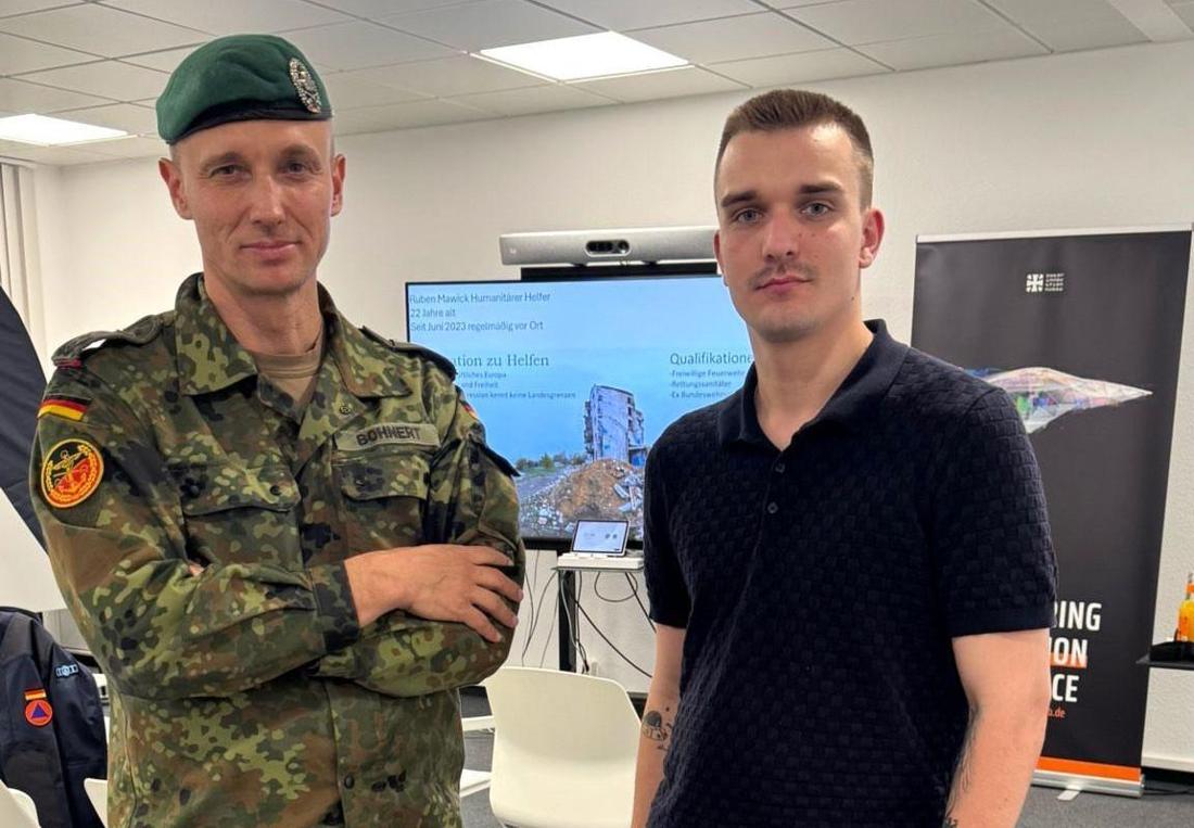 Ruben Mawick mit Marcel Bohnert, Oberstleutnant i.G.(im Generalstabsdienst) und stellvertretender Vorsitzender des Deutschen Bundeswehrverbandes. (Foto: DBwV/Mawick)