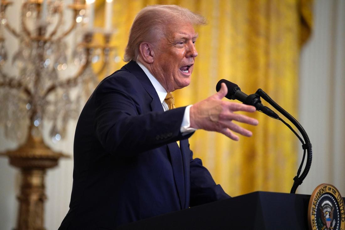 Bei einem KI-Gipfel kündigte Trump umfassende Eingriffe in die Branche an. Für Irritationen sorgte, dass er sich auch am Namen „Künstliche Intelligenz“ stört.
