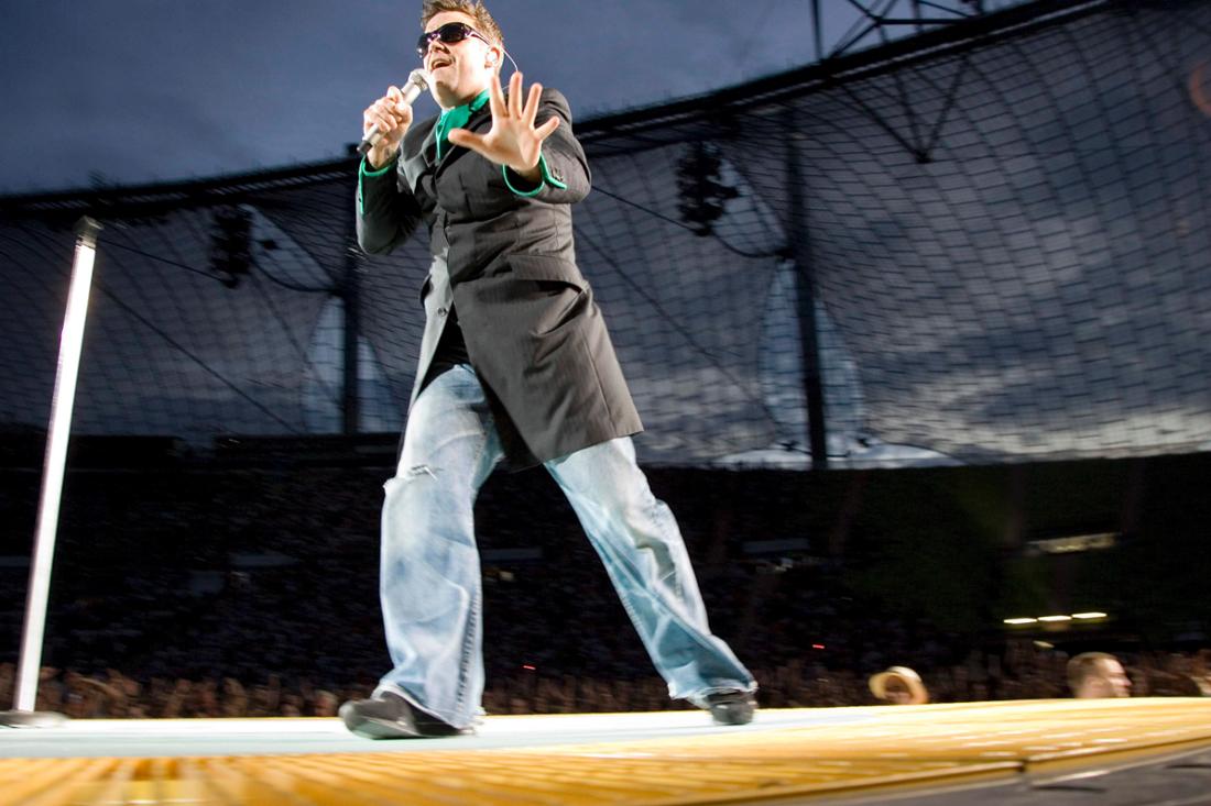 Robbie Williams performs in Munich Robbie Williams beim Konzert im Olympiastadion in München am 01.08.2006, Credit:Micha 