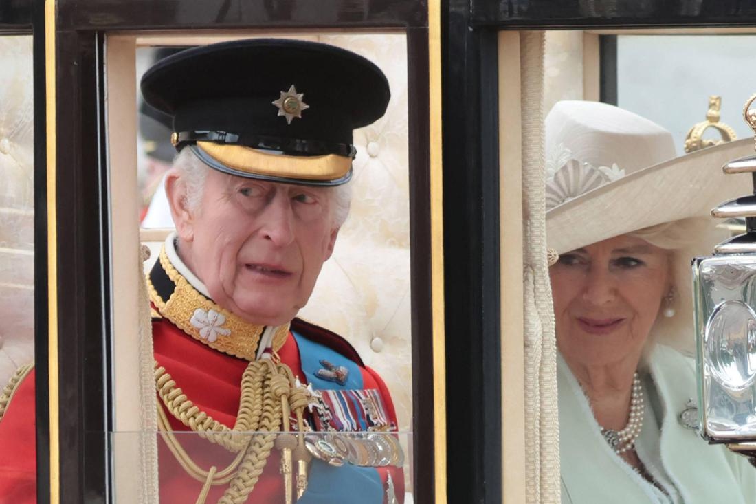 König Charles und Königin Camilla 2024 in der Kutsche bei „Trooping the Colour“.