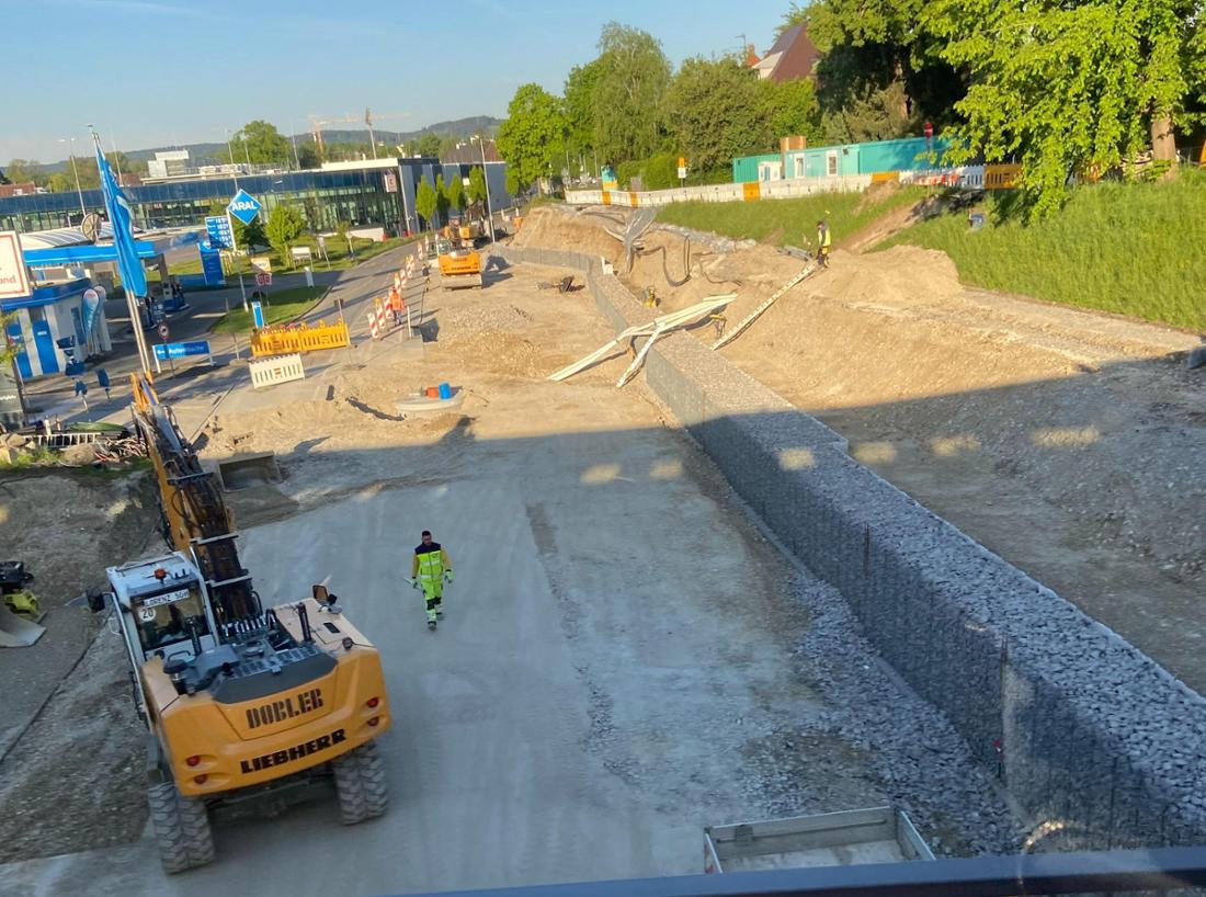 Die Bahnbrücke an der Augsburger Straße, die Stadt Kaufbeuren und DB InfraGo gemeinsam stemmen, wird teurer als geplant. 