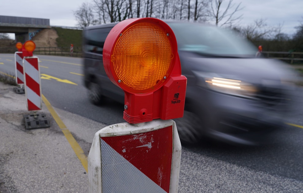 Bonn-Bad Godesberg: Straße über einen Meter tief eingebrochen